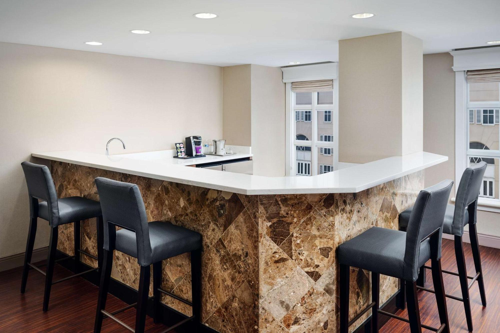 Hilton New Orleans Riverside Bagian luar foto
